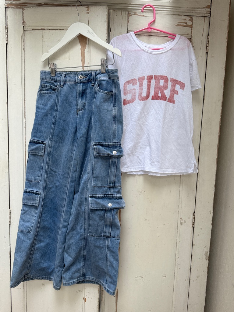 We The Free T-Shirt And Tractr Denim Cargo Jeans Girls Outfit